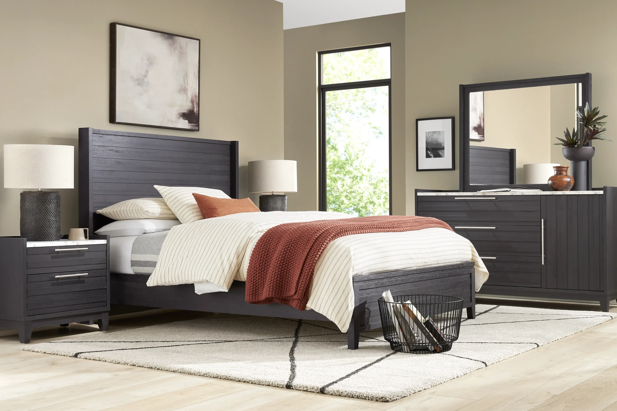 Ellenbrook Black 7 Pc King Panel Bedroom